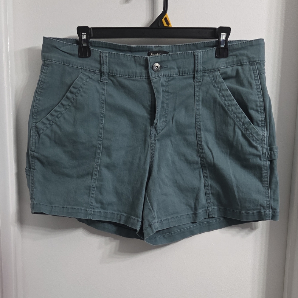 Stylish Women's Cargo Shorts*ONLY BUNDLED*